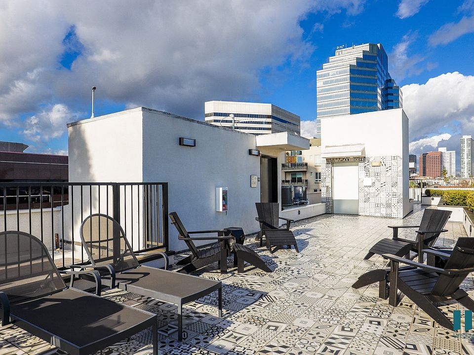 Rooftop Terrace with Entertainment Area