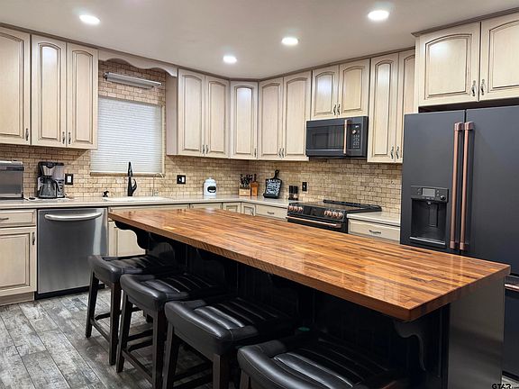 5th image of 6523 N Sparta Ave