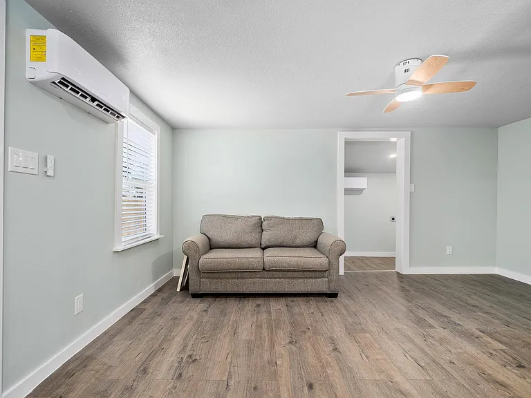 248 Post Oak Ln — Photo 6