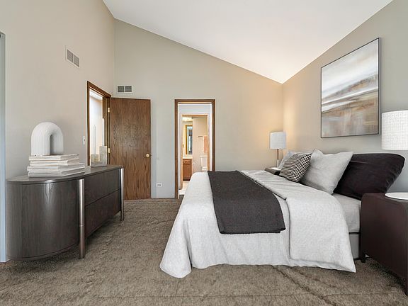 5th image of 10567 Waterford Dr