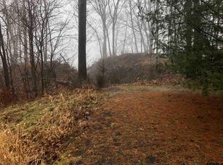 28 N Greenwood Ln, Athens, NY 12015
