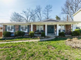 395 Crestbury Dr, Ballwin, MO