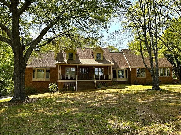 5th image of 450 Lucas Rd