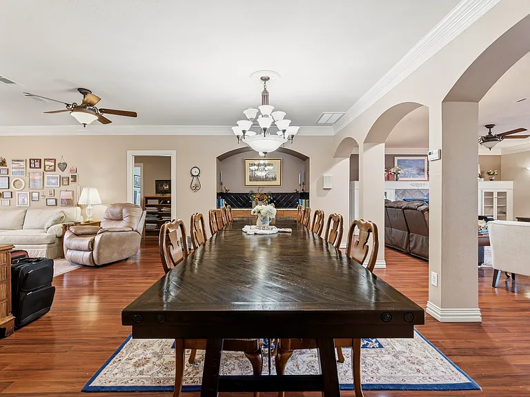 2720 Oates Dr — Photo 2