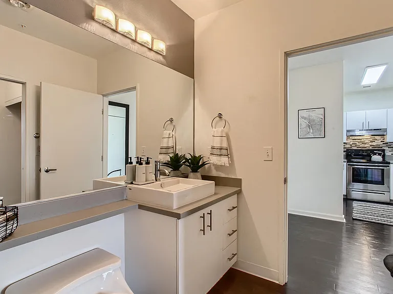 245 SW Lincoln St — Photo 14