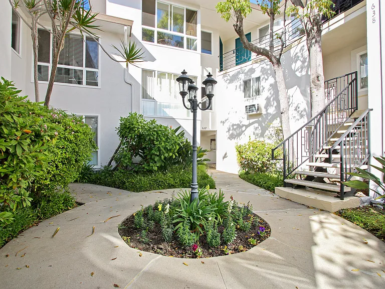 Levering Apartments — Photo 3