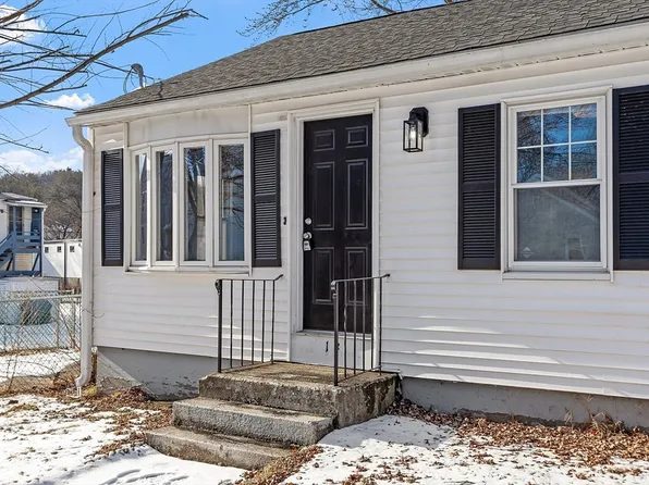 14 Bowen Pl, Leominster, MA 01453