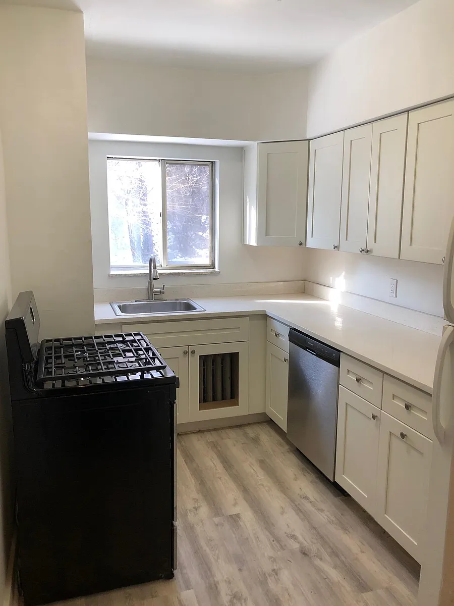 Building Photo - 3525 Beechwood Blvd #1