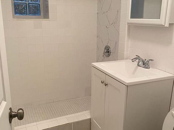 5th image of 106 Glenwood Ave APT 1B