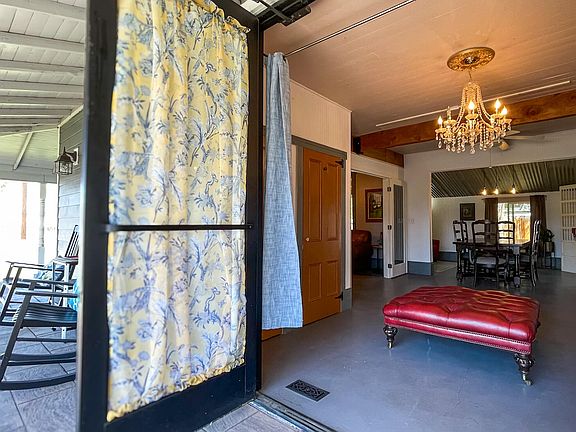 3rd image of 150 SW Deer St