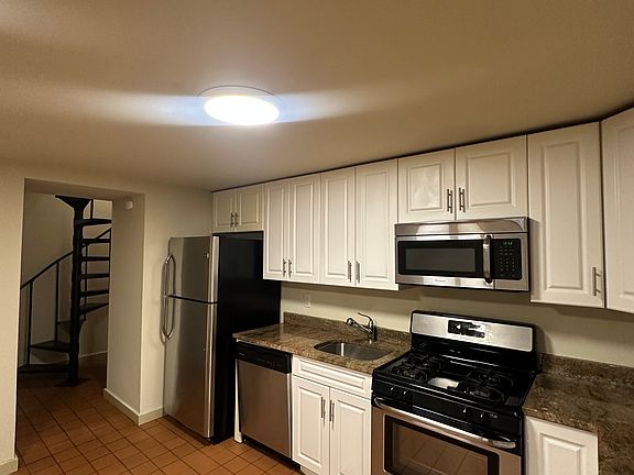3rd image of 604 Chapel St #B