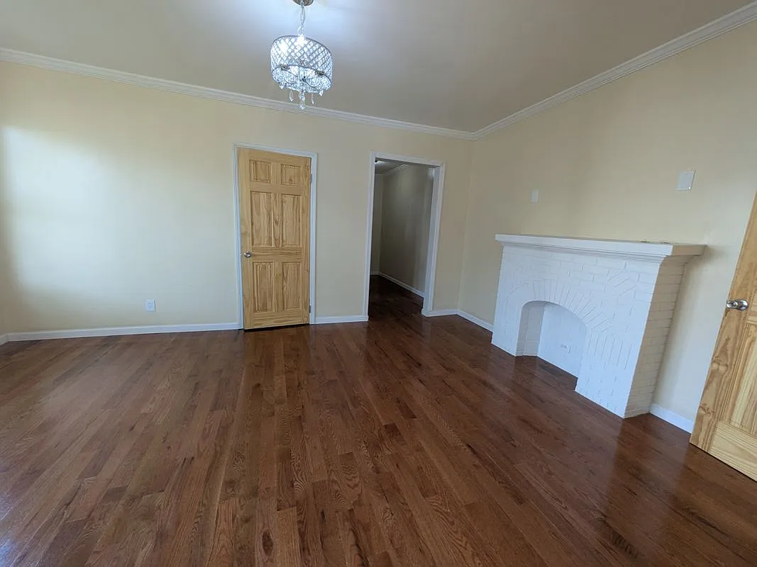 2 bed, 1.0 bath, 910 sqft, $3,000 — Photo 3