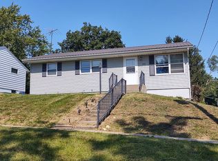402 E Pine St, Anamosa, IA 52205
