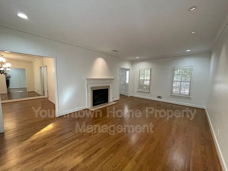 3 bed, 2.5 bath, 2599 sqft, $3,250 — Photo 4