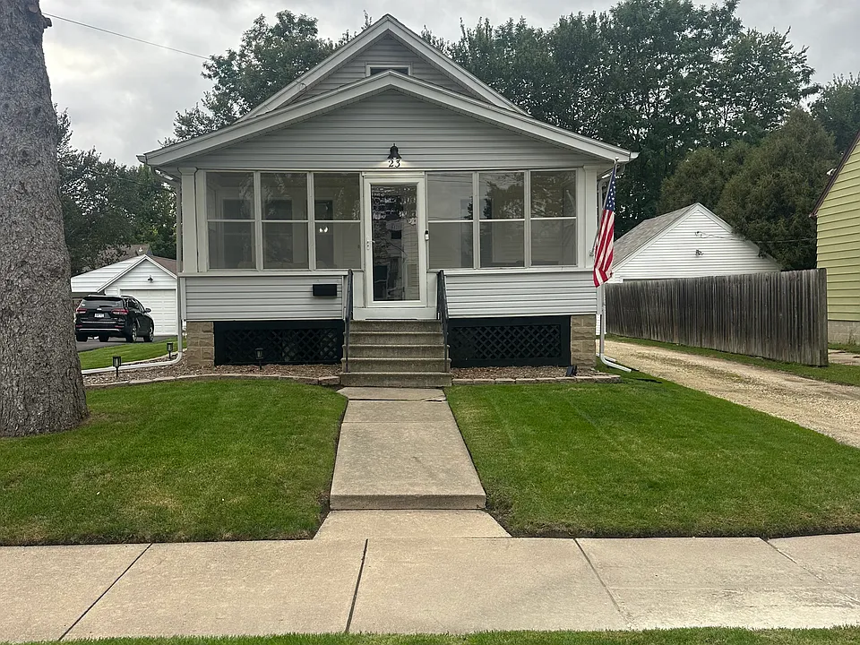 23 14th Ave NE