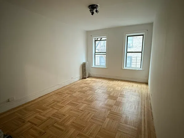 2156 Cruger Avenue image 5 of 16