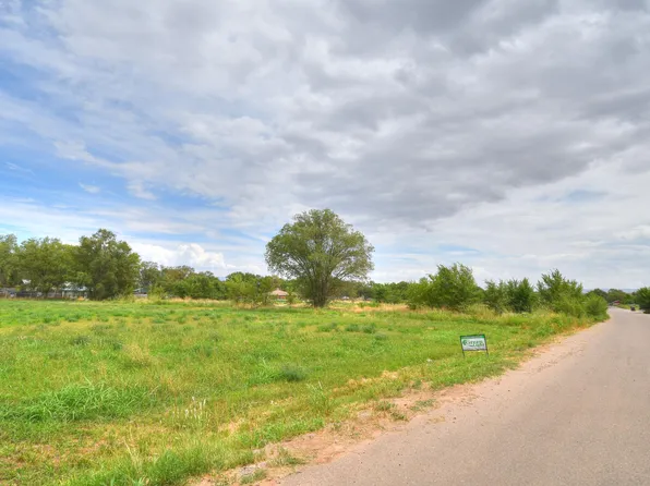 2133 Lucca Ave SW, Albuquerque, NM 87105