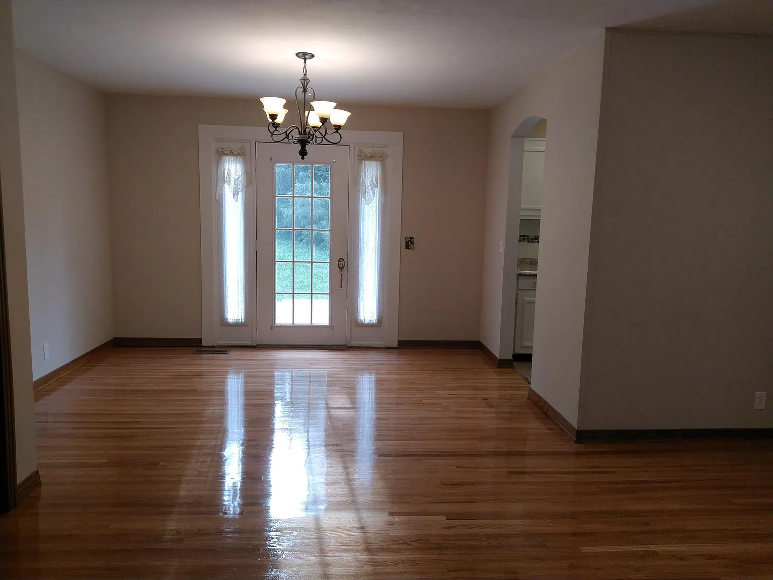 969 Greenhill Dr — Photo 4