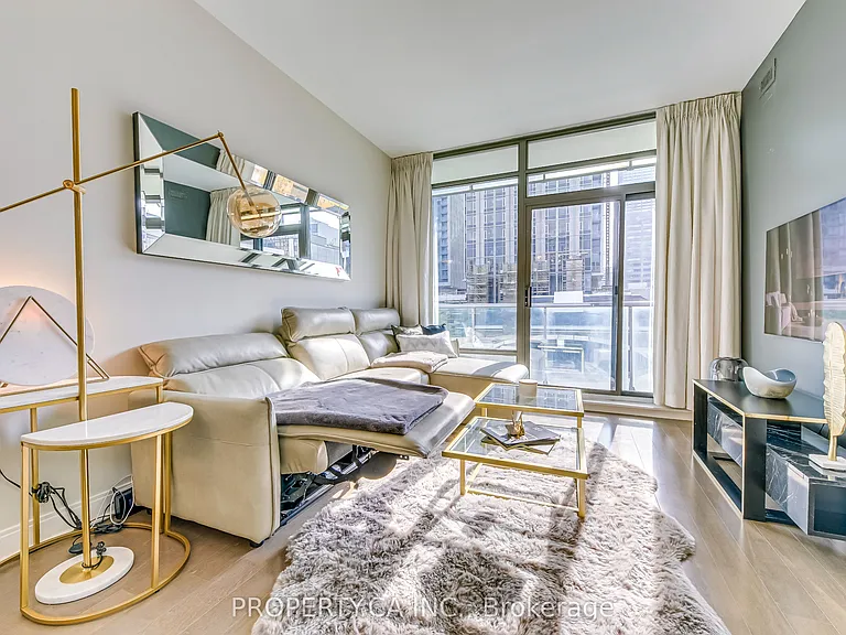 21 Scollard St #406 — Photo 16