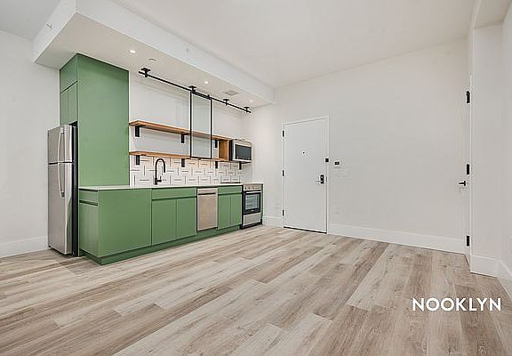 5th image of 1510 Gates Ave #721