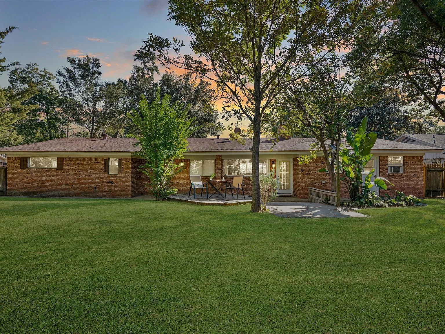 3 bed, 2.0 bath, 2029 sqft, $3,000 — Photo 1