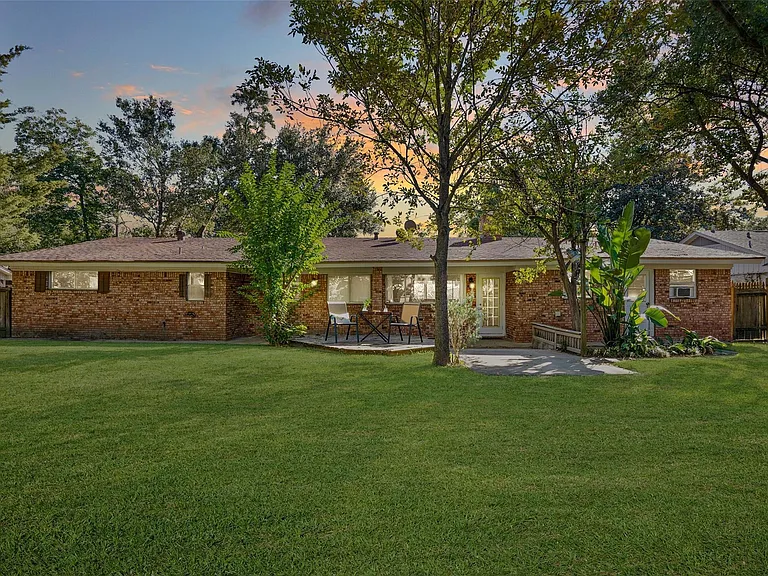 9214 Bronco Dr — Photo 34