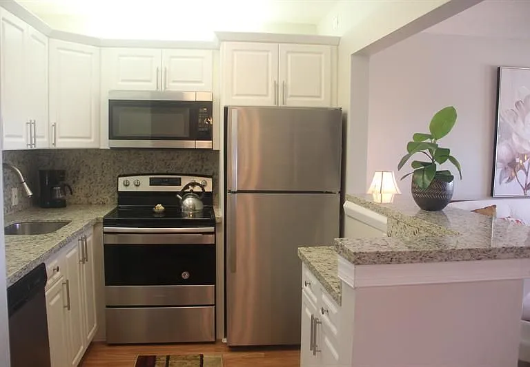 454 Fanshaw K #K — Photo 5