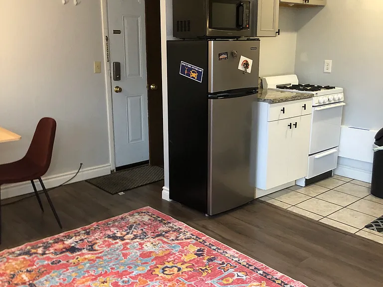 342 E Tompkins St — Photo 10
