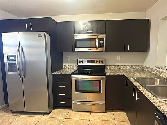 2nd image of 10530-10540 NW 29th Ct