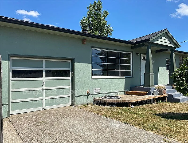 3 bed, 2.0 bath, 1274 sqft, $2,250 — Photo 2