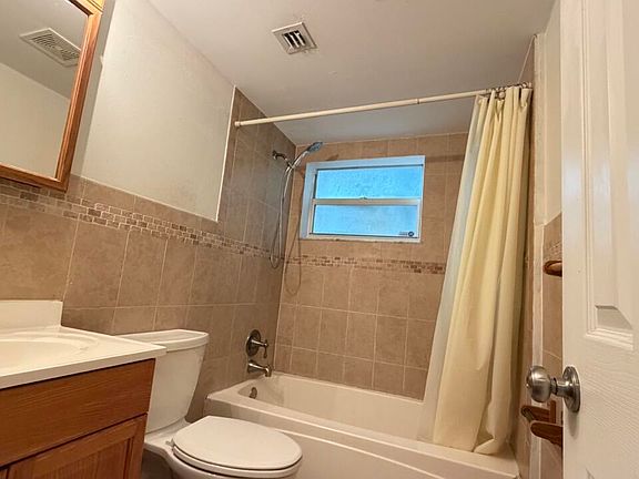 5th image of 1301 NE 15th St APT 3