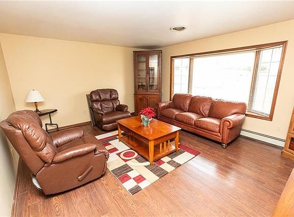4th image of 609 Red Fox Ln