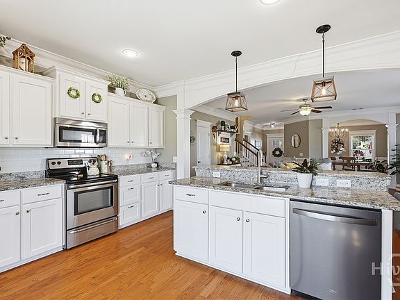 2nd image of 101 Meadowlands Drive