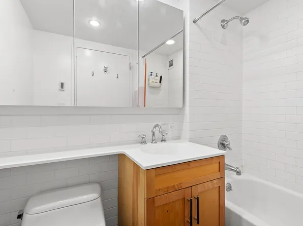 516 West 47th Street image 4 of 8