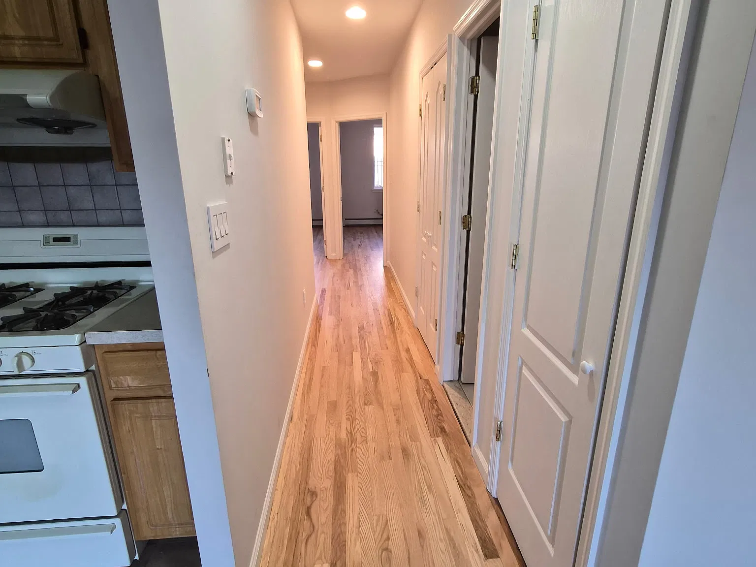 3 bed, 1200 sqft, $3,300 — Photo 4