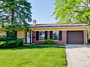 1390 Devonshire Ln, Hoffman Estates, IL 60169