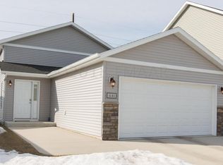 441 Foxtail Dr E, West Fargo, ND