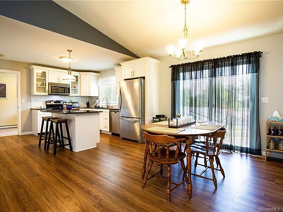 3rd image of 14 Tuscarora Pl