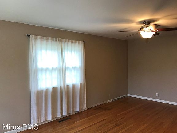 3rd image of 836 Melody Ln