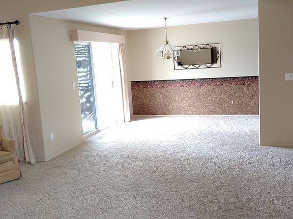 Dining room & door to patio
