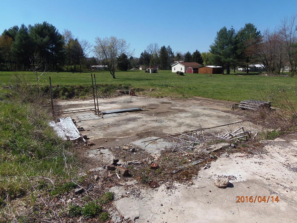 2nd image of 202 Treetop Dr