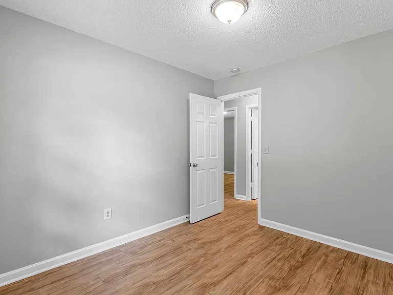 1811 Cody Ave — Photo 26