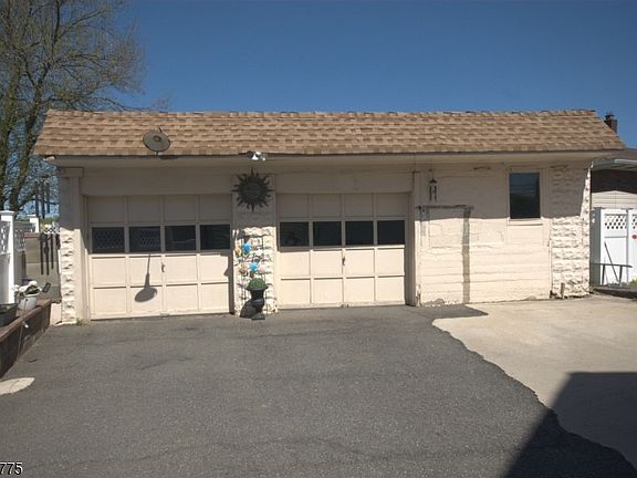 2nd image of 650 Main St