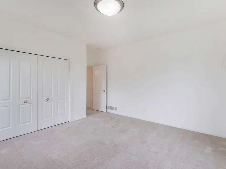 2925 N Knightsbridge Cir — Photo 26