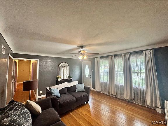 5th image of 4 N Hickory St
