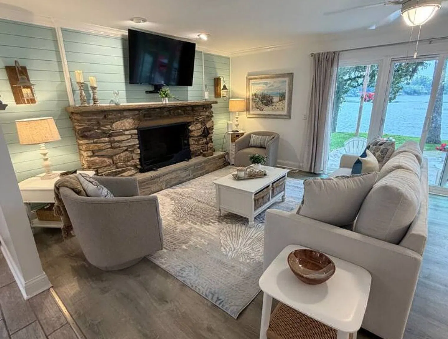 3 bed, 2.0 bath, 2012 sqft, $3,813 — Photo 1