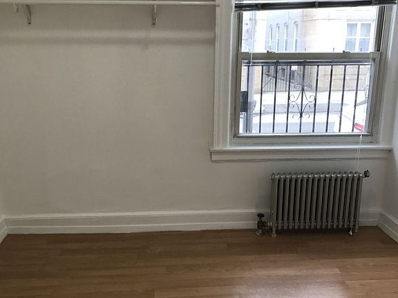 5th image of 2831 37th St APT 4