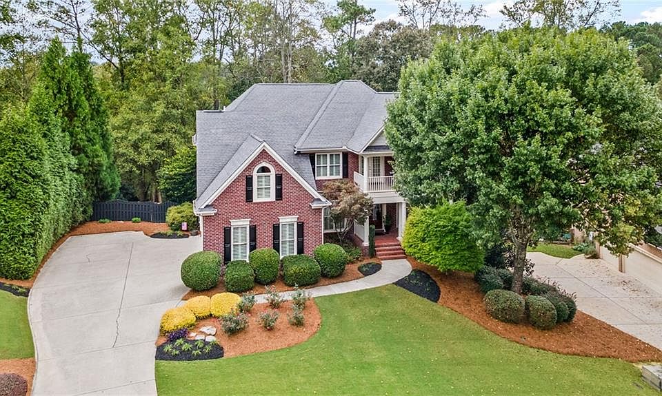 1st image of 404 Greyfield Dr