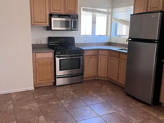 3rd image of 514 E Calle Roca APT C