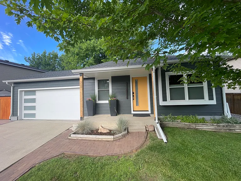 313 S Hoover Ave — Photo 2